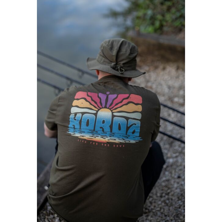 Korda Dawn Vibes Tee | Dark Olive